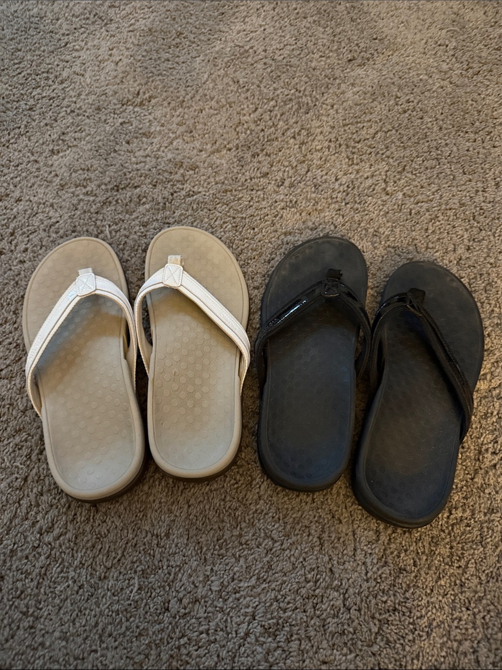 Vionic Casual Flip Flop Pair - White and Black